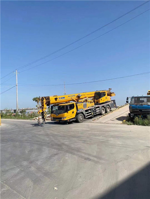 天全县吊车作业时，可能会产生哪些额外收费项目？